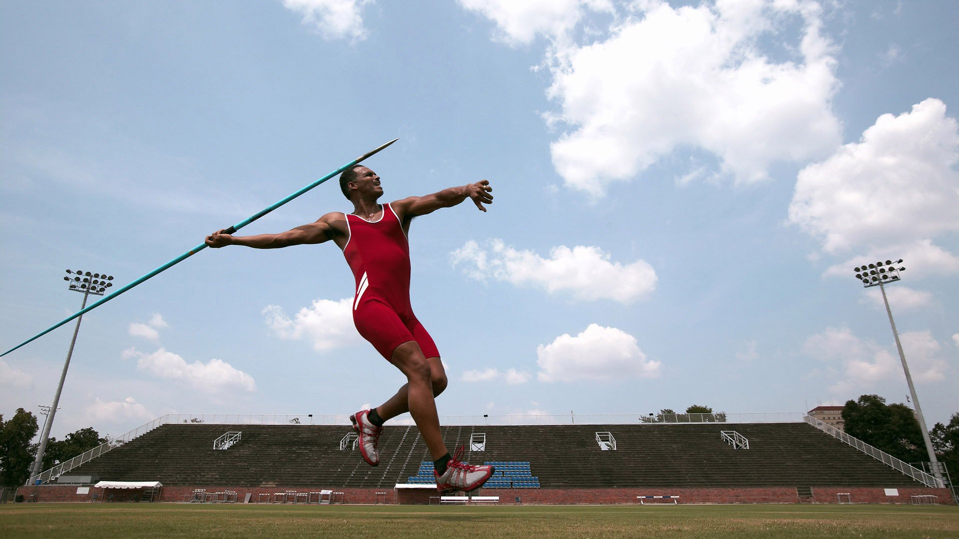 “彼得森闪电突破，带领南非羚羊队攻克强敌”