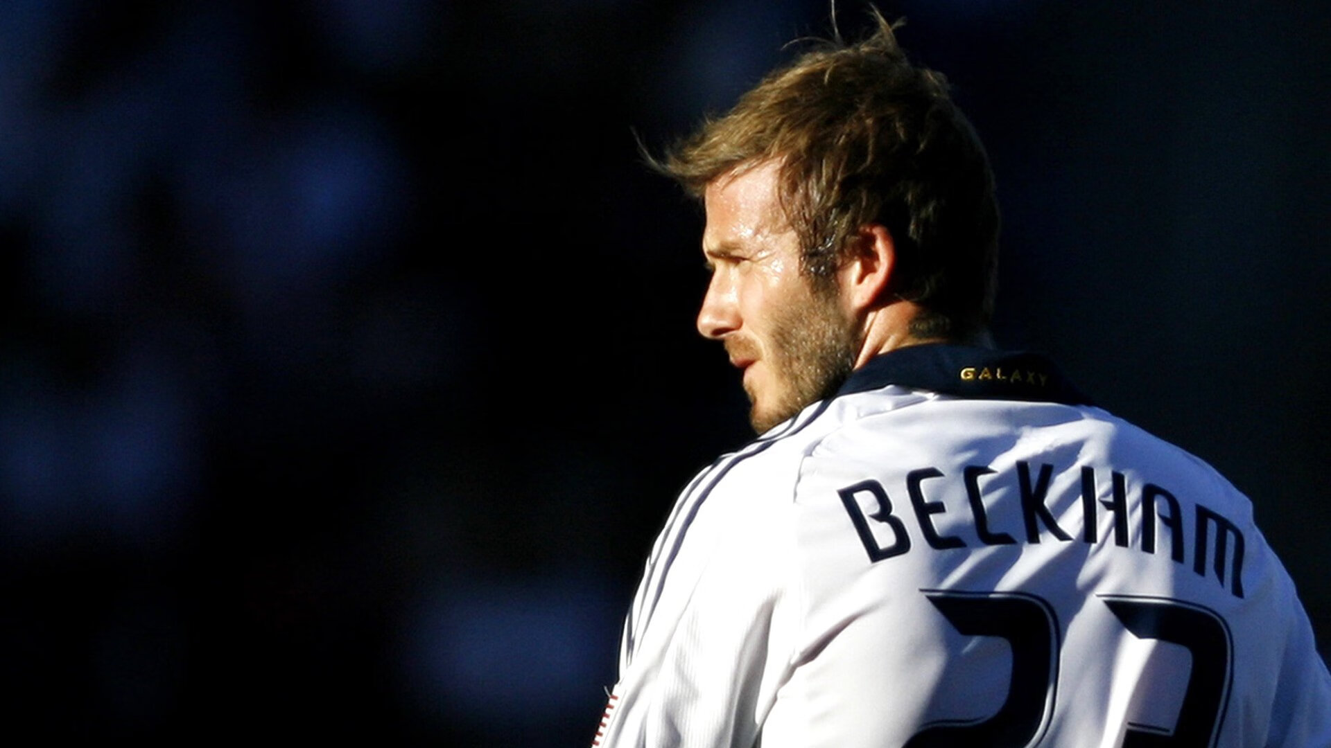 篮球让中国的夜晚更加闪耀，篮球让我们点燃着激情与梦想